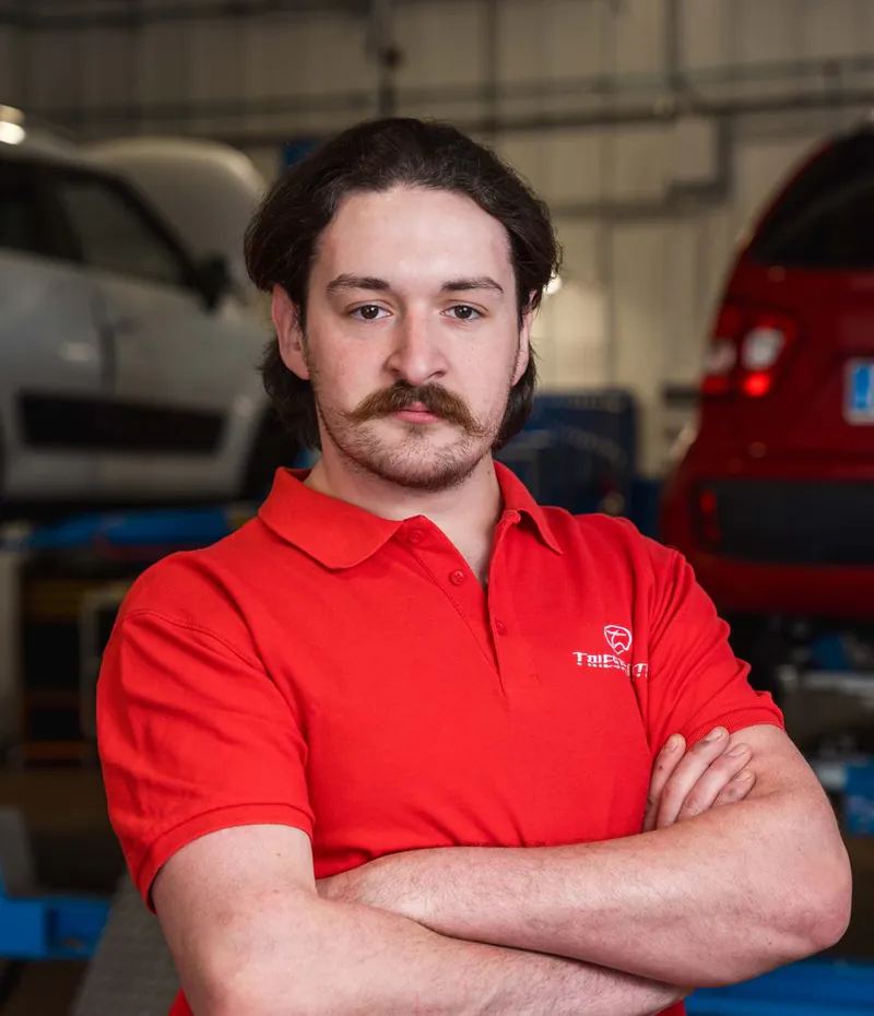 Daniel Prete, meccanico dell'officina Trieste Auto